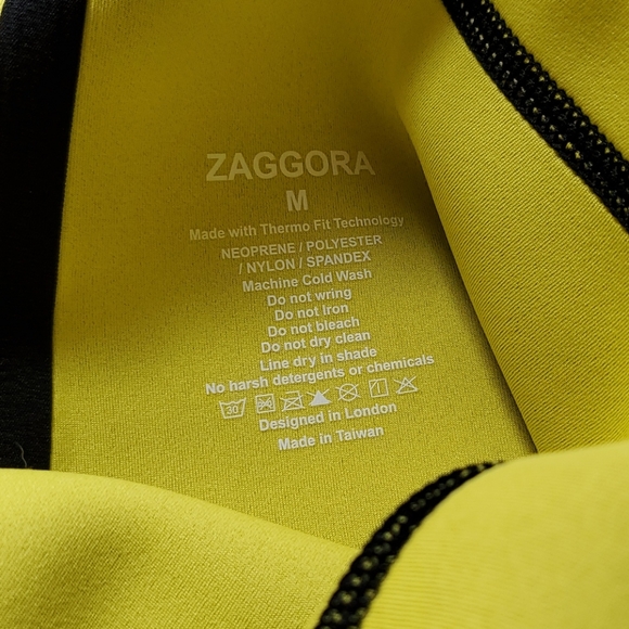 HOT PANTS - Picture 4 of 6